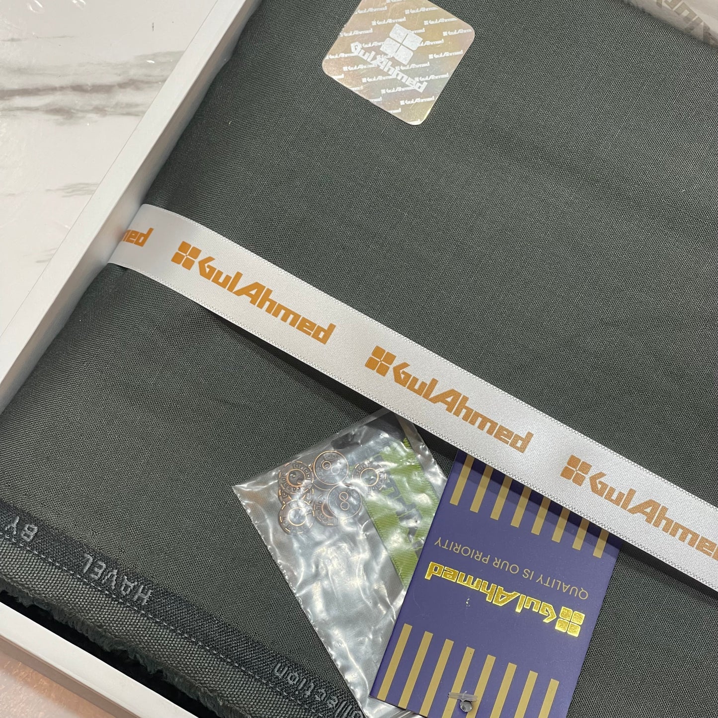 GulAhmed Men’s Gift Box – GRAY Unstitched Wash & Wear Suit